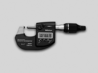 The Mitutoyo digital micrometer series 293-130 is the world’s first 0.1µm micrometer.